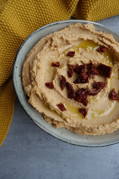 Hummus med soltørkede tomater