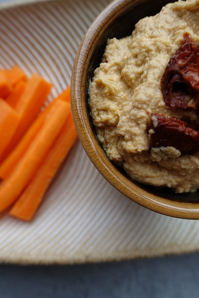 Hummus med soltørkede tomater