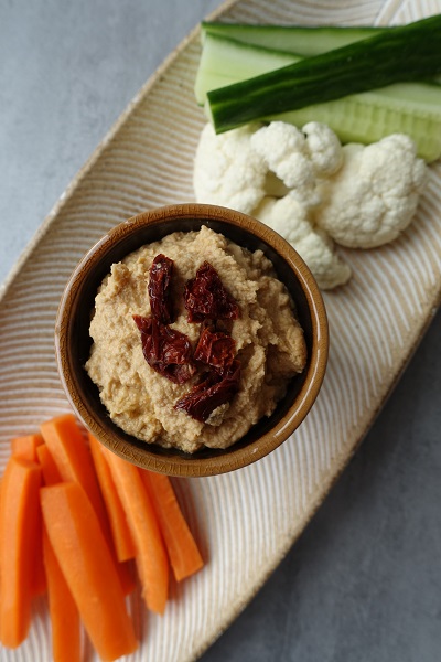 Hummus med soltørkede tomater