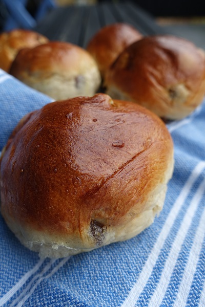 Sukkerfrie rosinboller av spelt