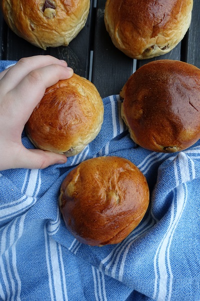 Sukkerfrie rosinboller av spelt