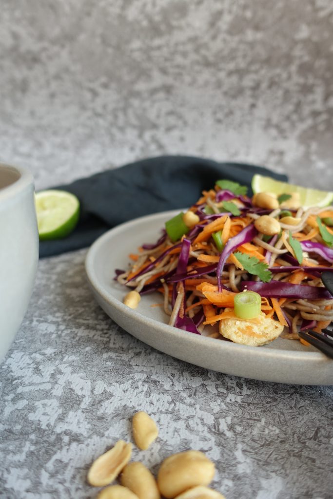 Nudelsalat med peanøttsaus 